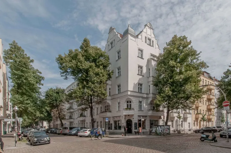 3-Zimmer-Wohnung mit EINBAUKÜCHE im angesagten SCHILLERKIEZ! — photo 1